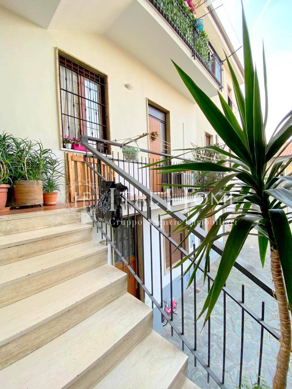 DESIO € 132.000 TRILOCALE + BALCONATA+ SERVIZI. GIA' A REDDITO.