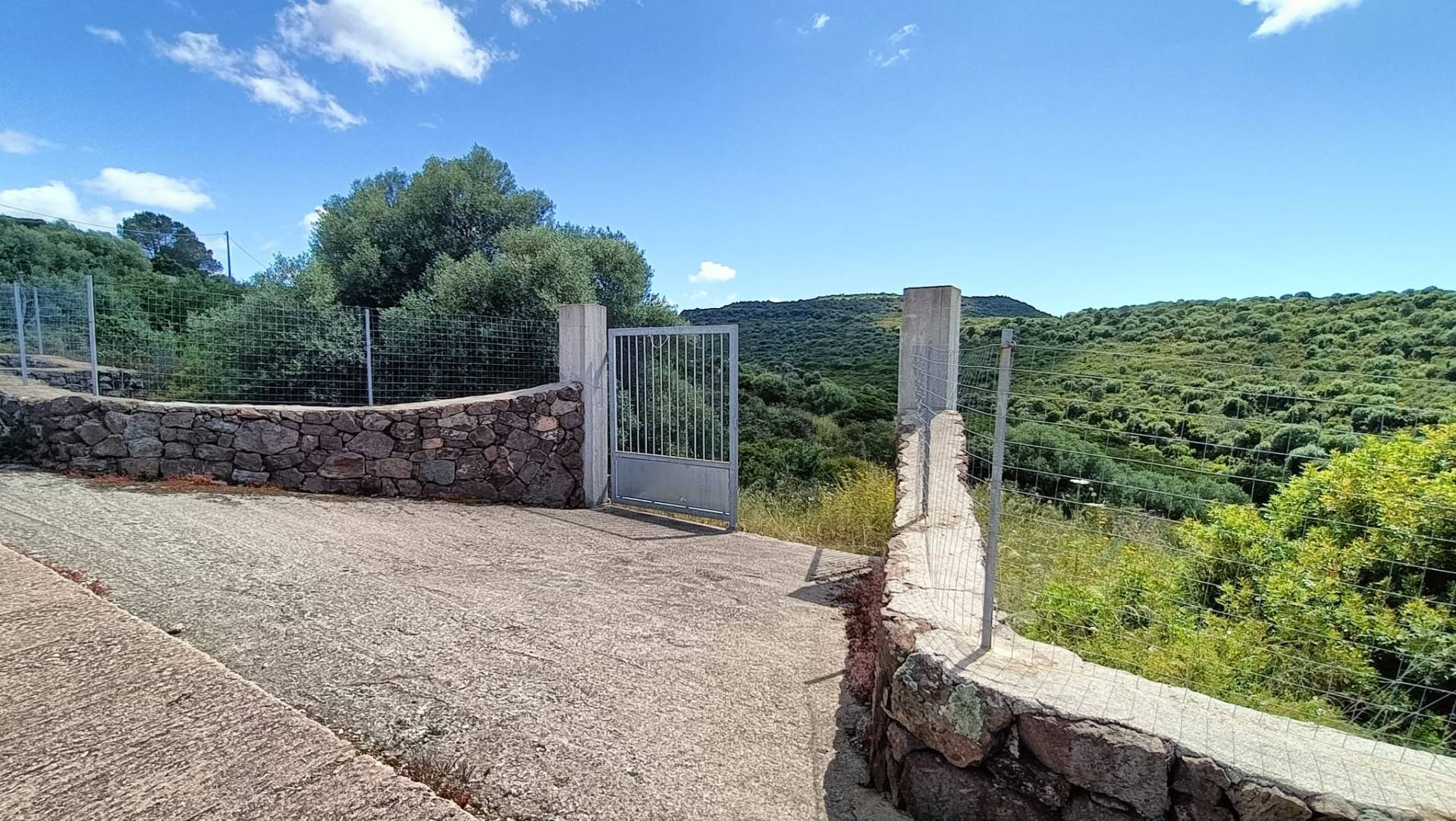TERRENO CON PROGETTO CASA DI CIVILE ABITAZIONE