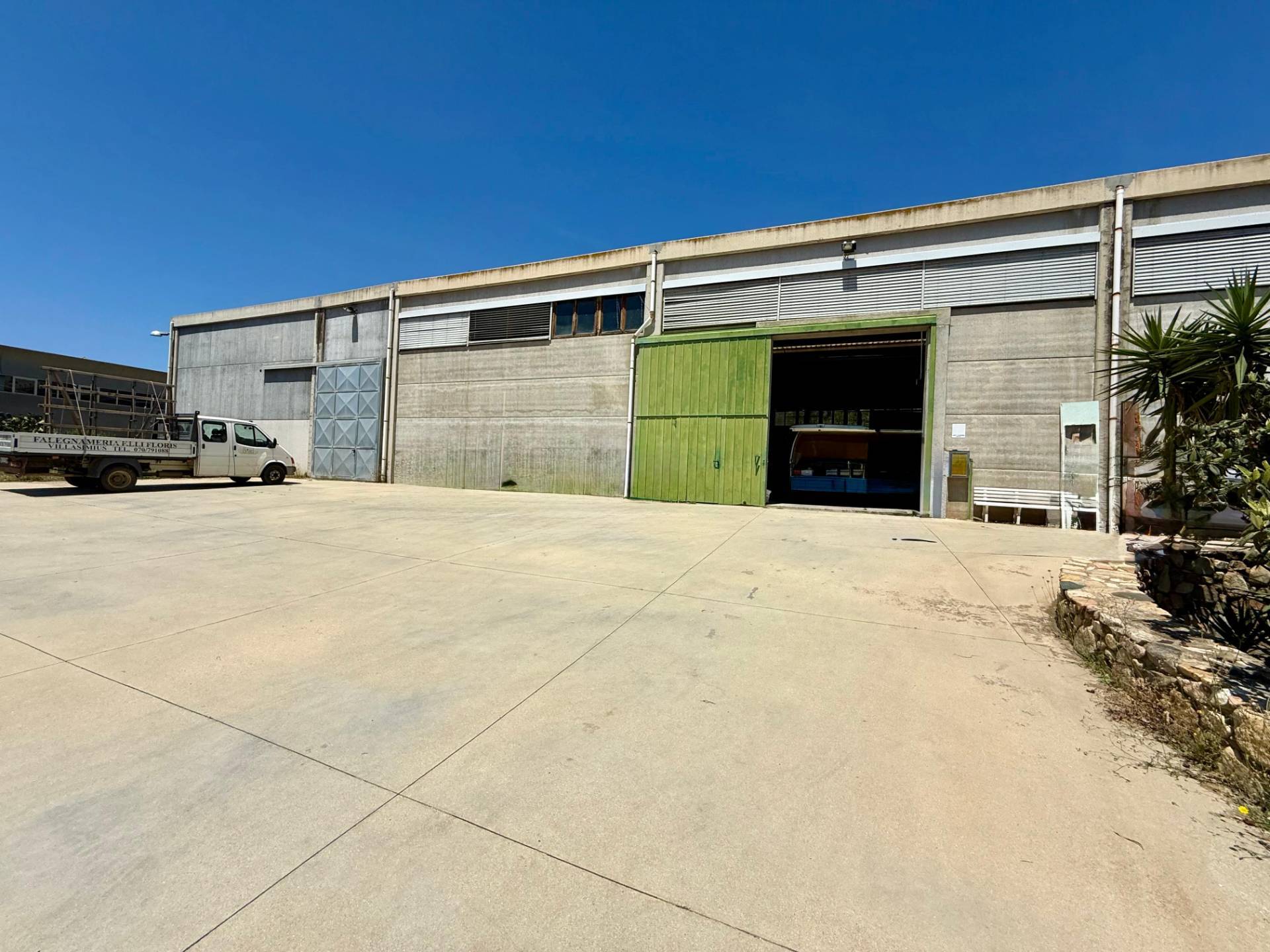 Capannone a Villasimius