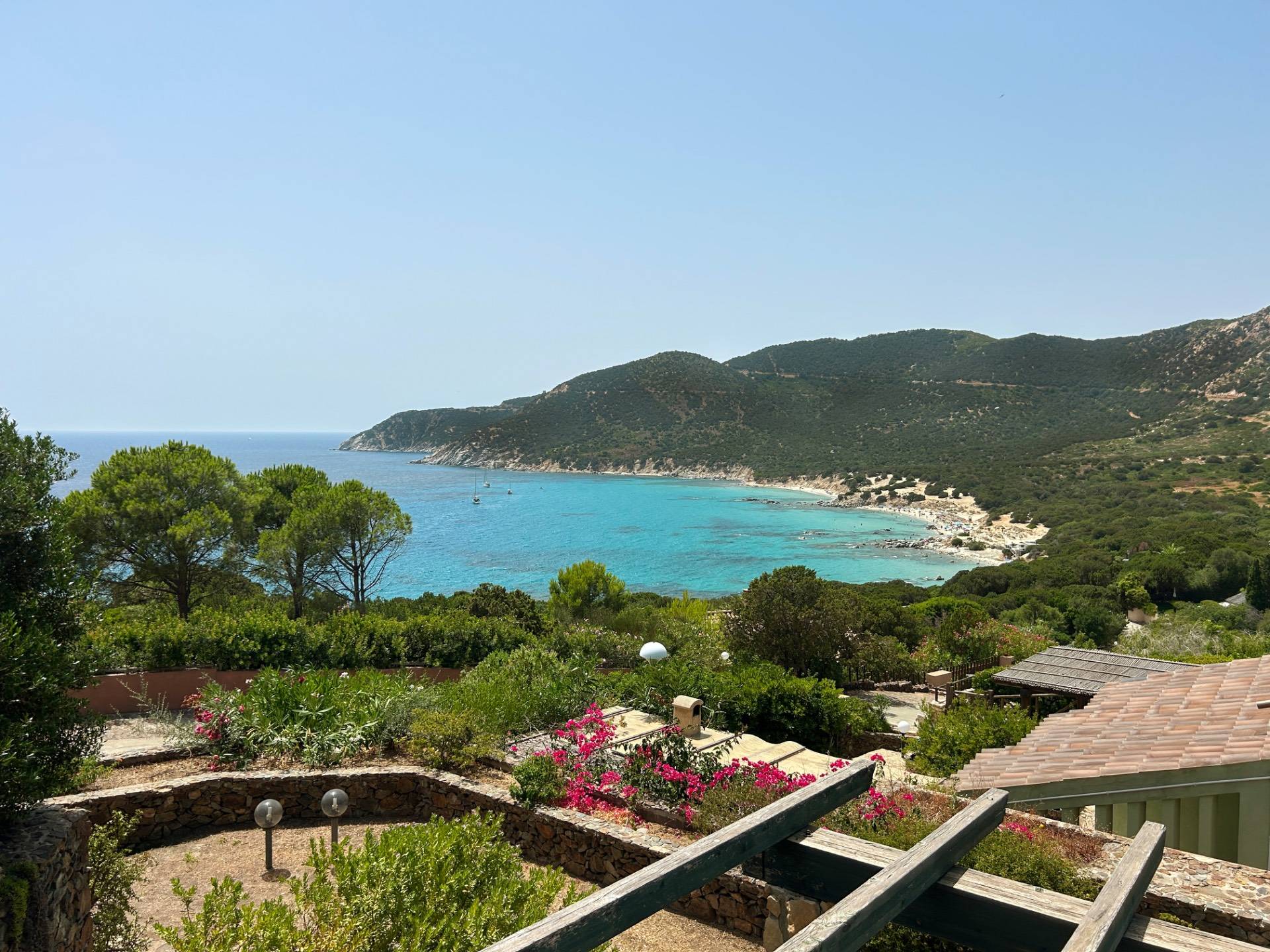 Esclusiva villa immersa nel verde con vista mare