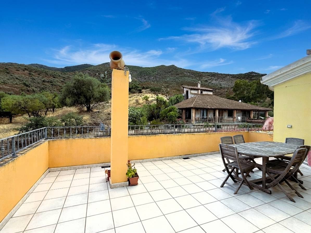Muravera – Attico panoramico con terrazza, giardino e 2 posti auto