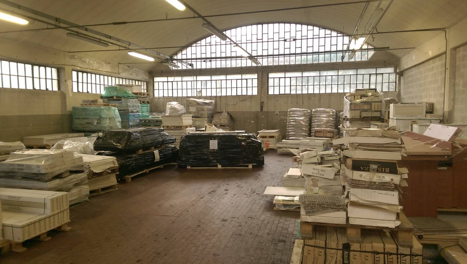 Capannone a Garbagnate Monastero