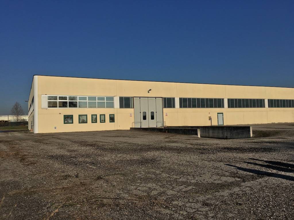 Capannone a Trezzo sull'Adda