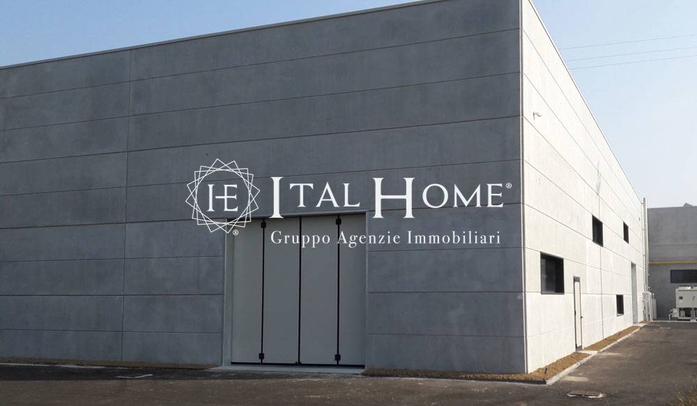 CAPANNONE IN VENDITA A CAPRIATE SAN GERVASIO 

 2000 MQ CON 5.000 MQ DI AREA ESTERNA PRIVATA