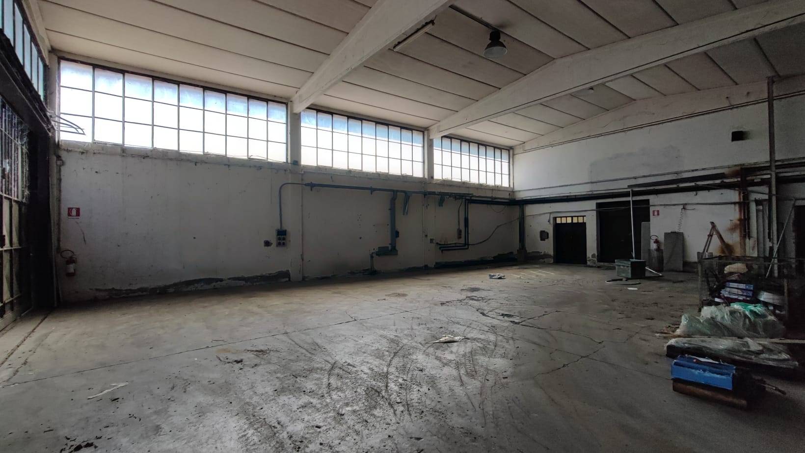 Capannone a Verano Brianza