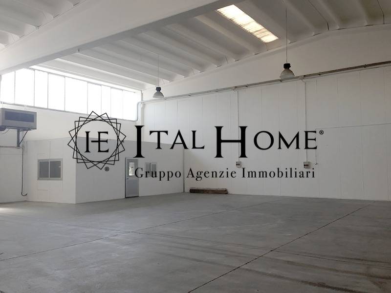 Capannone a Calolziocorte