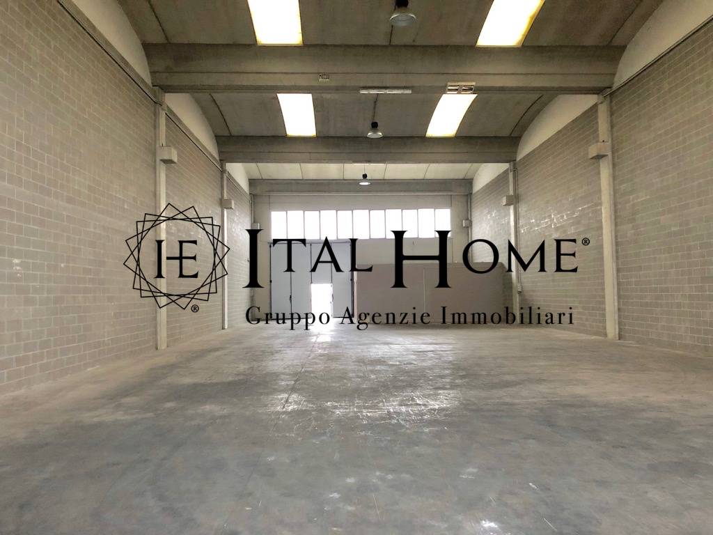 Capannone a Casatenovo