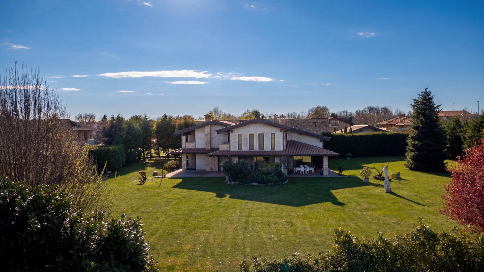Villa a Terno d'Isola
