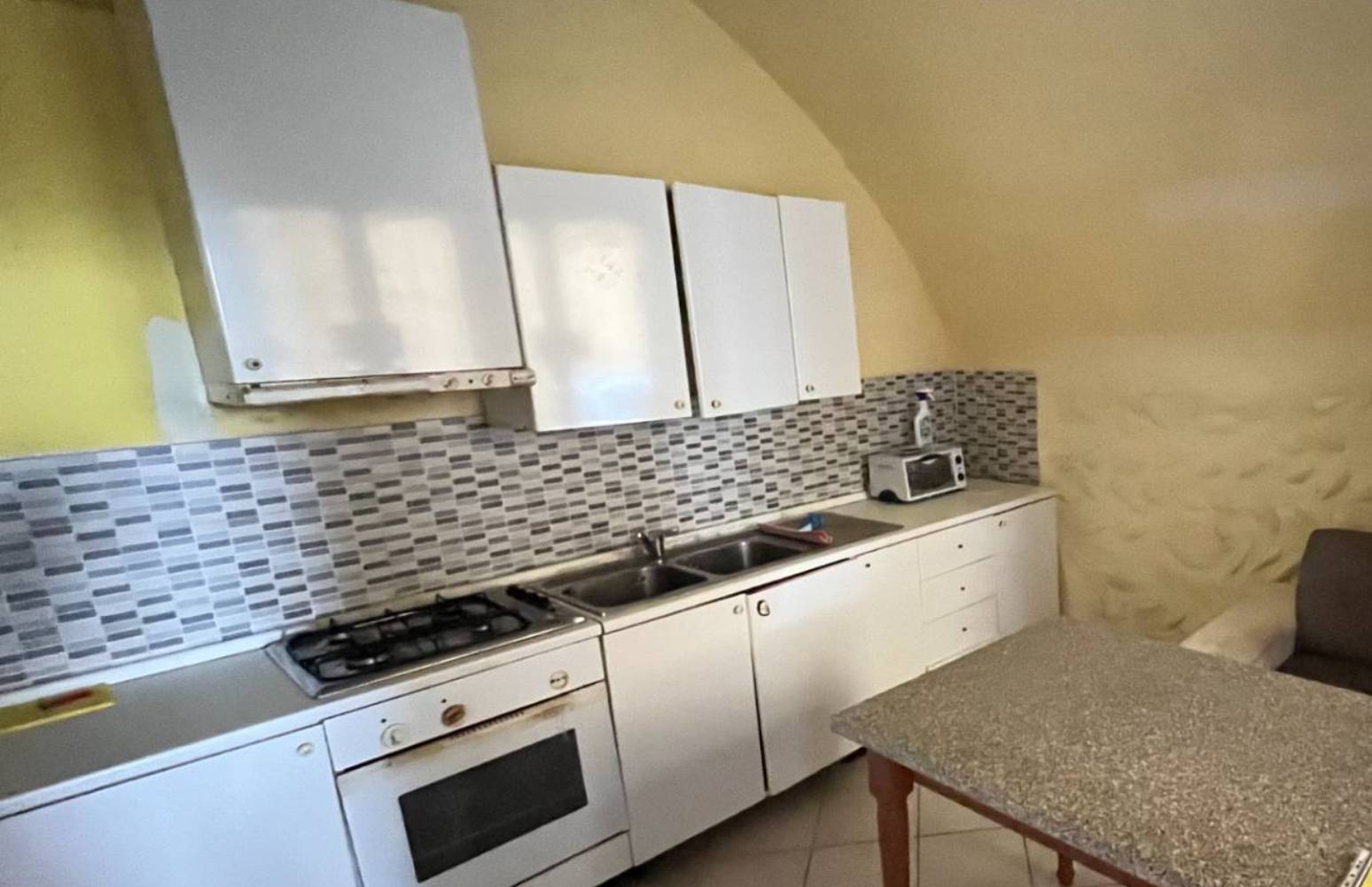 PICCOLO INVESTIMENTO, MASSIMA PRATICITÀ
Bilocale indipendente senza spese condominiali nel centro storico di Brembate Sopra
Prezzo: € 74.000