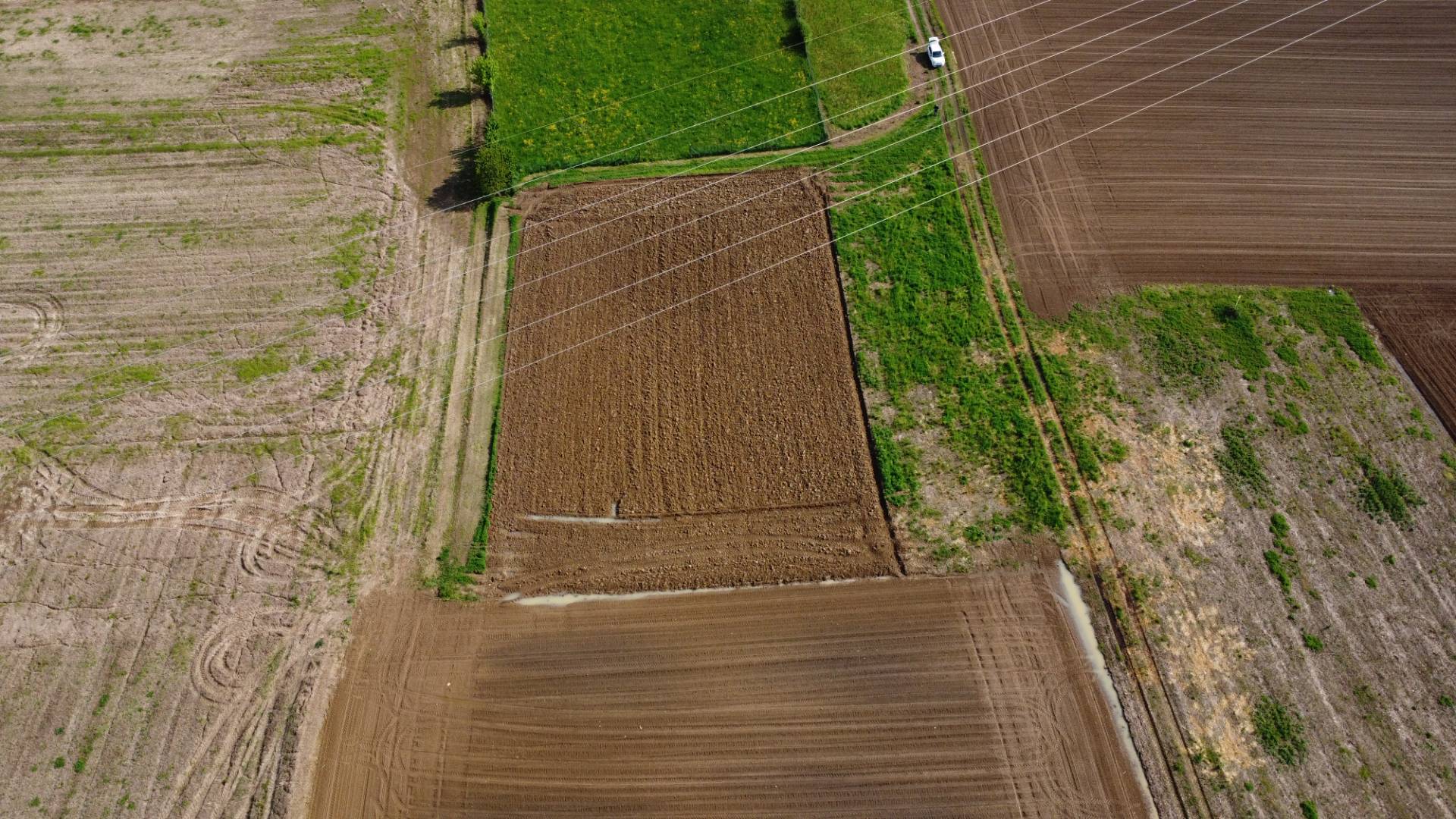 # **NON È SOLO UN TERRENO. È IL LUOGO DOVE RITROVARE TEMPO, NATURA E LIBERTÀ.**

## **Terreno agricolo di circa 2.000 mq nelle vicinanze di Calusco d'Adda**