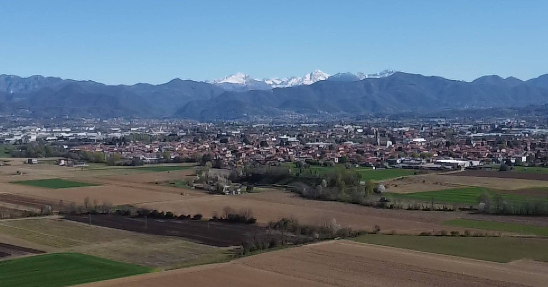 **5.000 MQ DI TERRA, ACCESSO COMODO E UN RUSTICO
