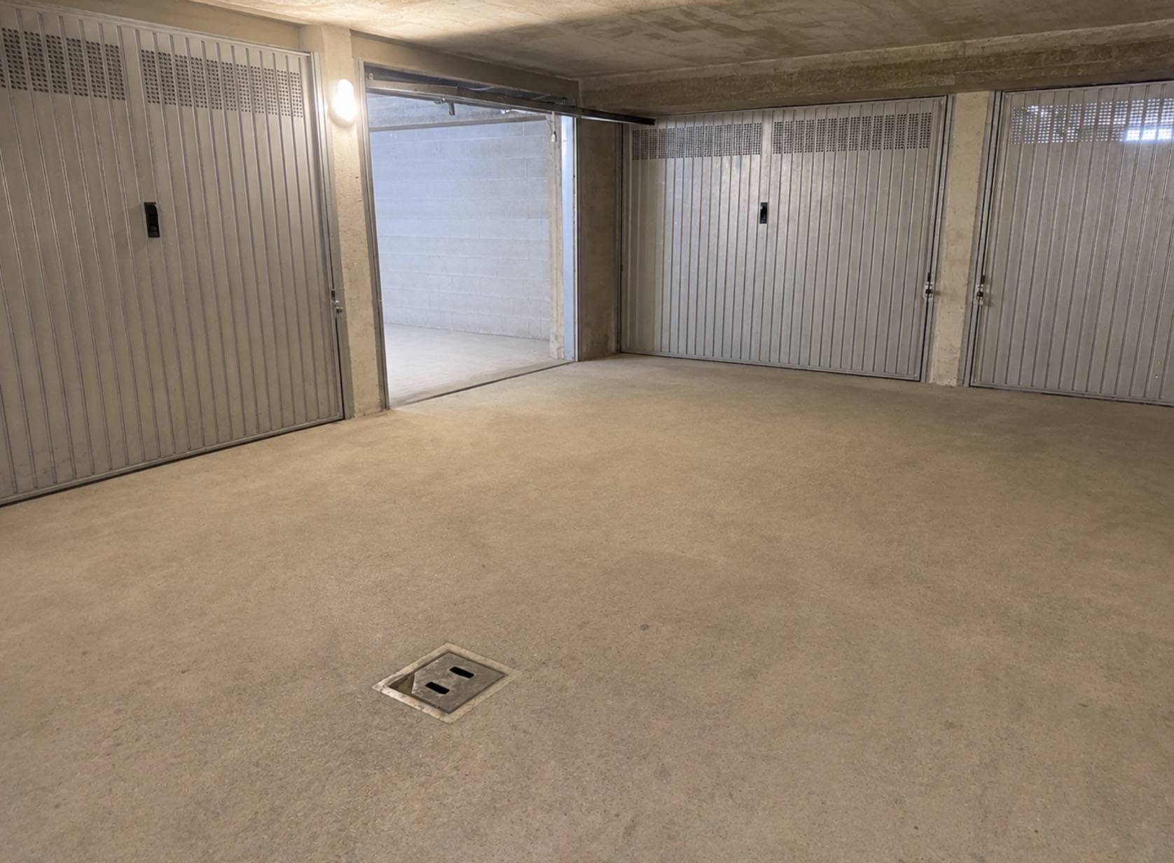 Box o garage In Vendita a Bernareggio