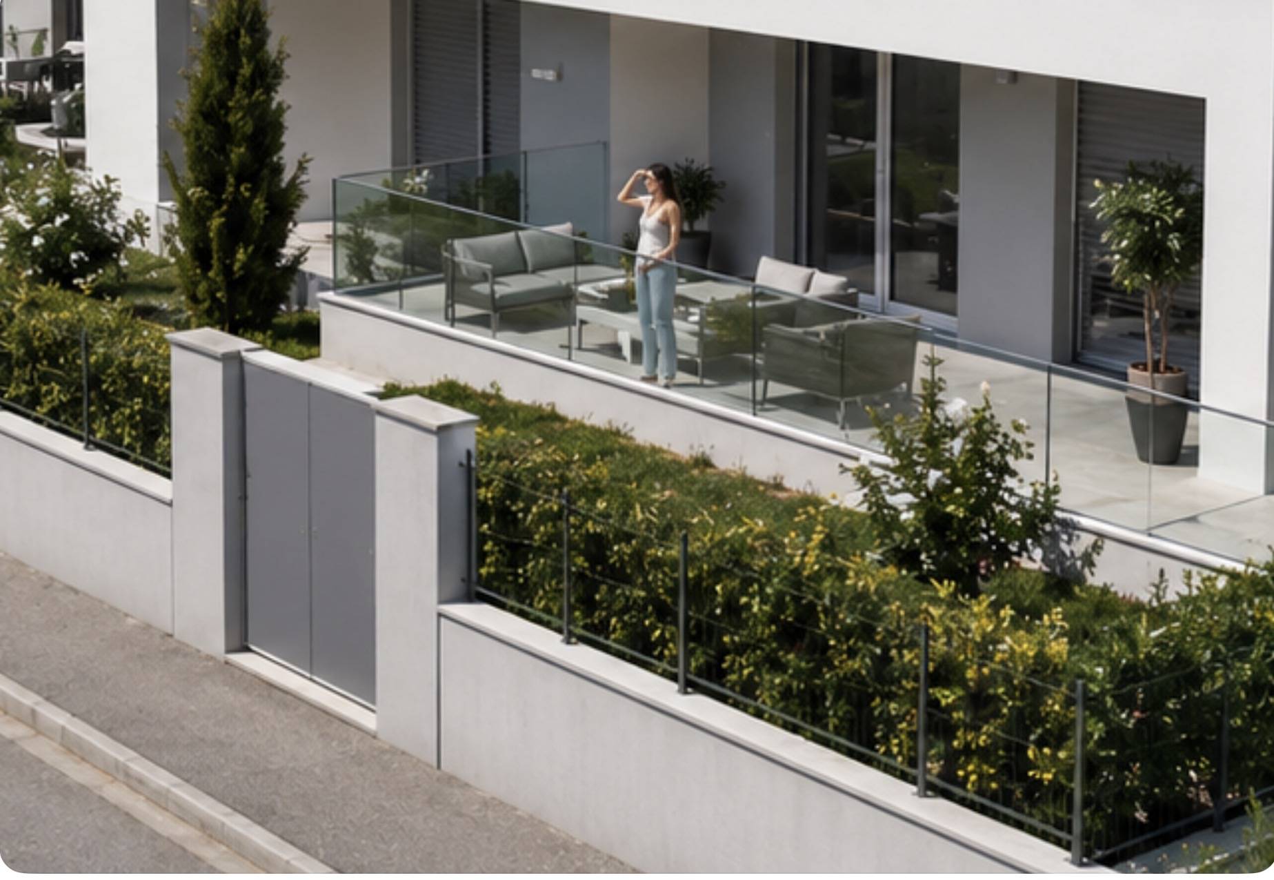 un piano terra che sembra una villetta, con giardino 