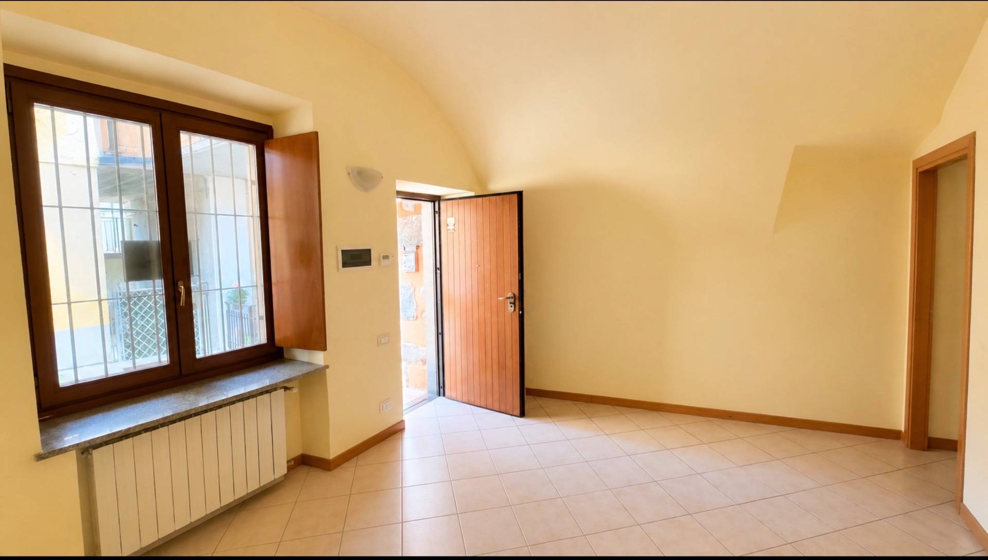 bilocale indipendente di circa 55 mq, pronto per essere abitato.