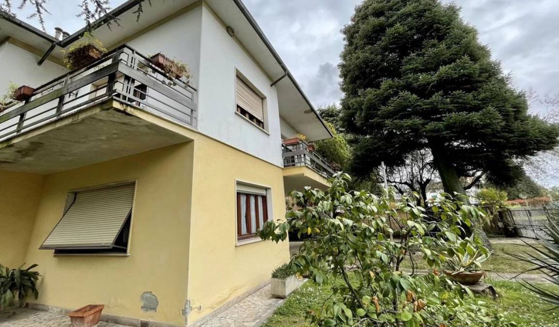 Villa singola libera su quattro lati, inserita in un lotto privato di circa 1.000 mq