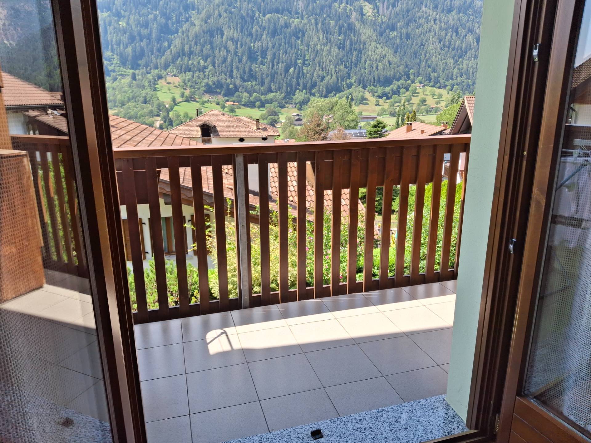 Trentino Alto Adige, Giustino: Trilocale con Spettacolare Vista, Box e Cantina.