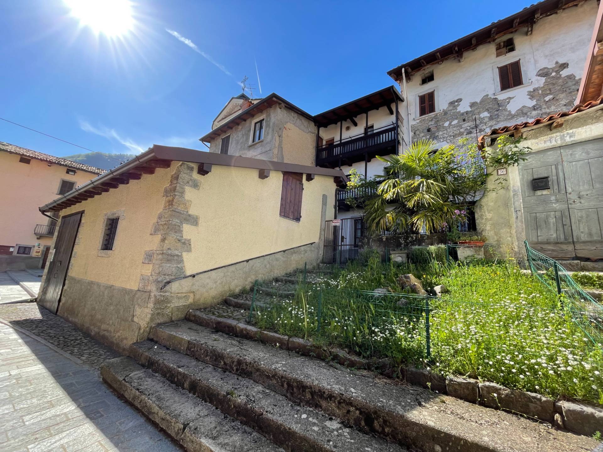 Porzione di casa a Val Brembilla