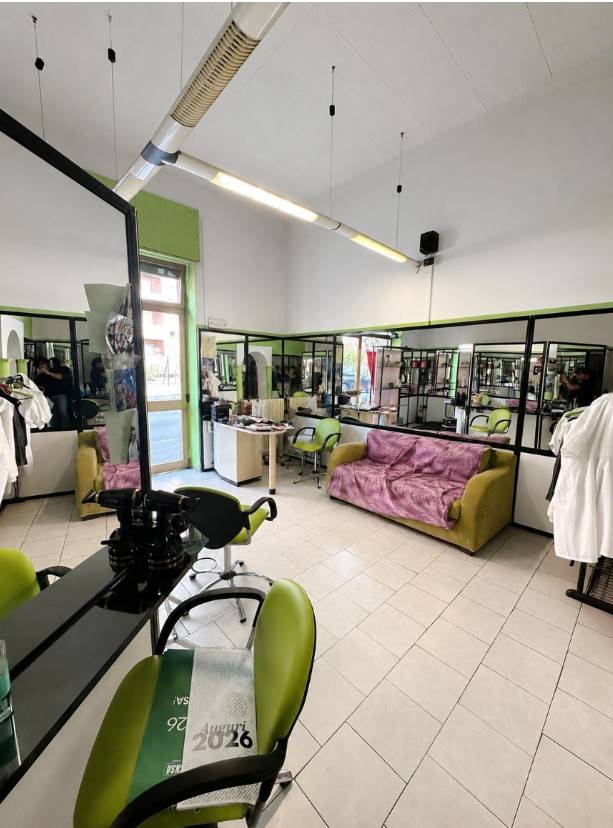 VENDESI SALONE IN ZONA GRECO!
