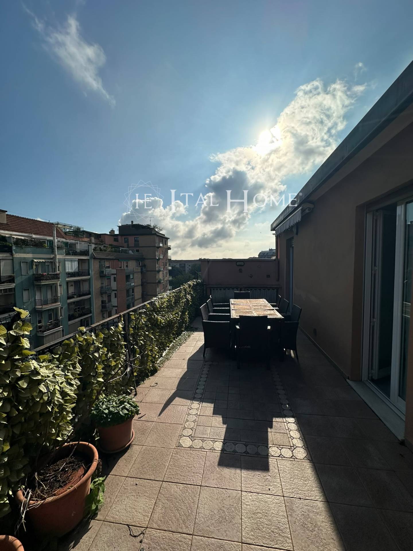 LUMINOSO BILOCALE CON SPLENDIDO TERRAZZO