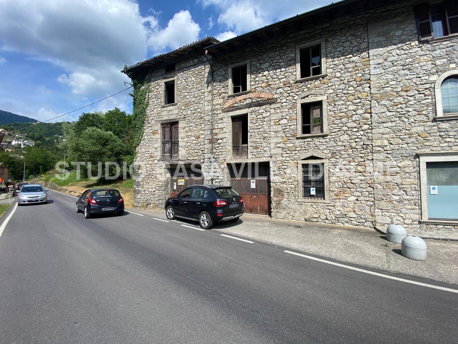 Locale commerciale a Sant'Omobono Terme