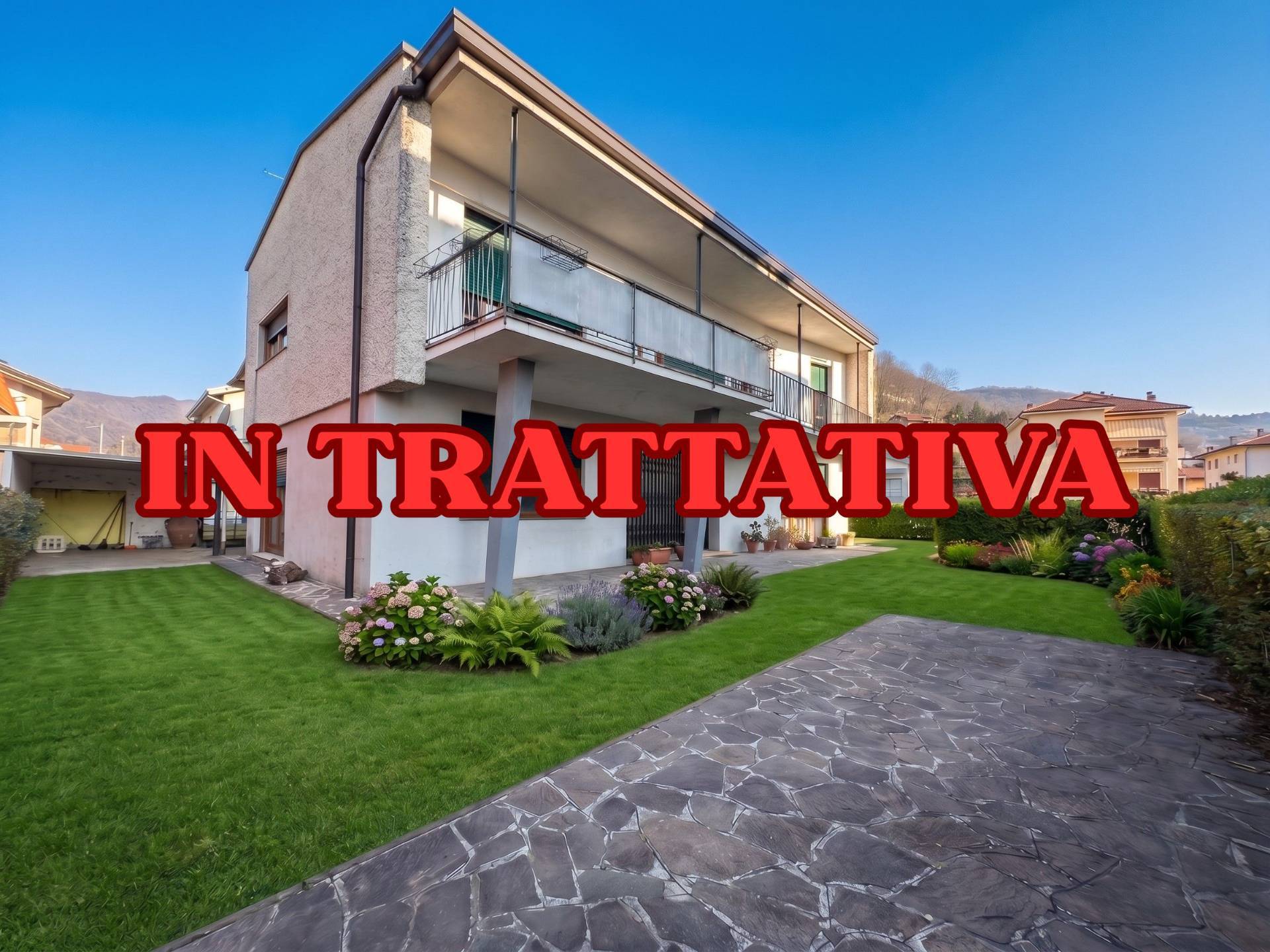 Villa In Vendita a Almè
