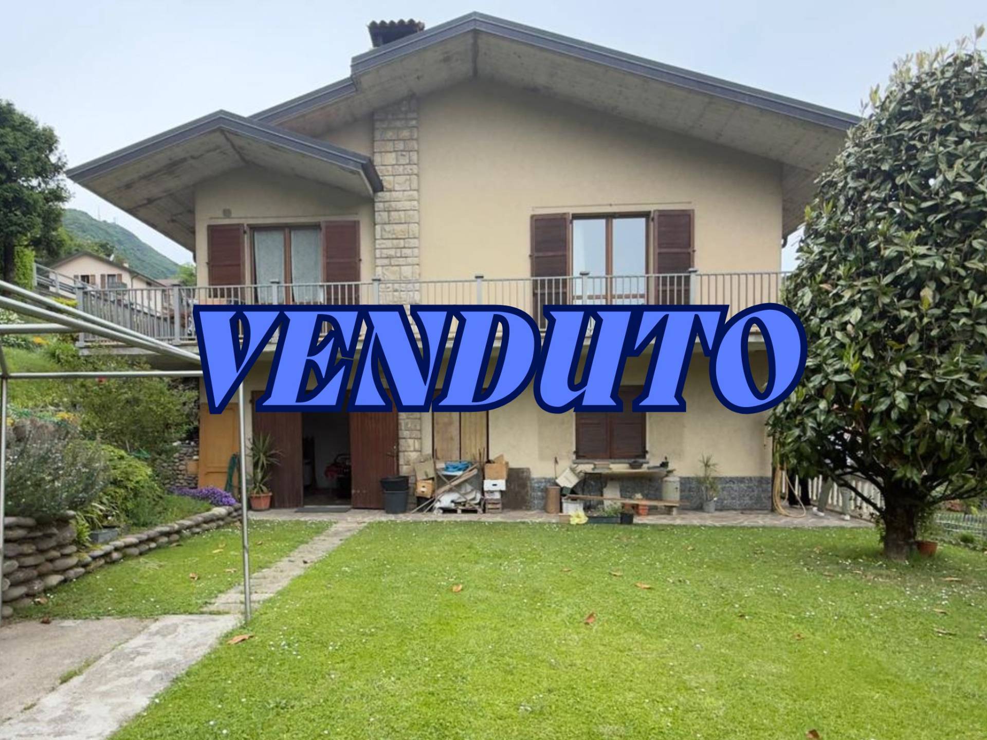 Villa In Vendita a Strozza