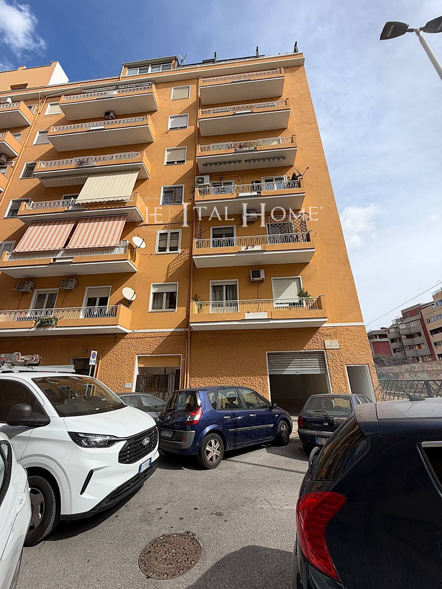 Locale commerciale In Vendita a Cagliari