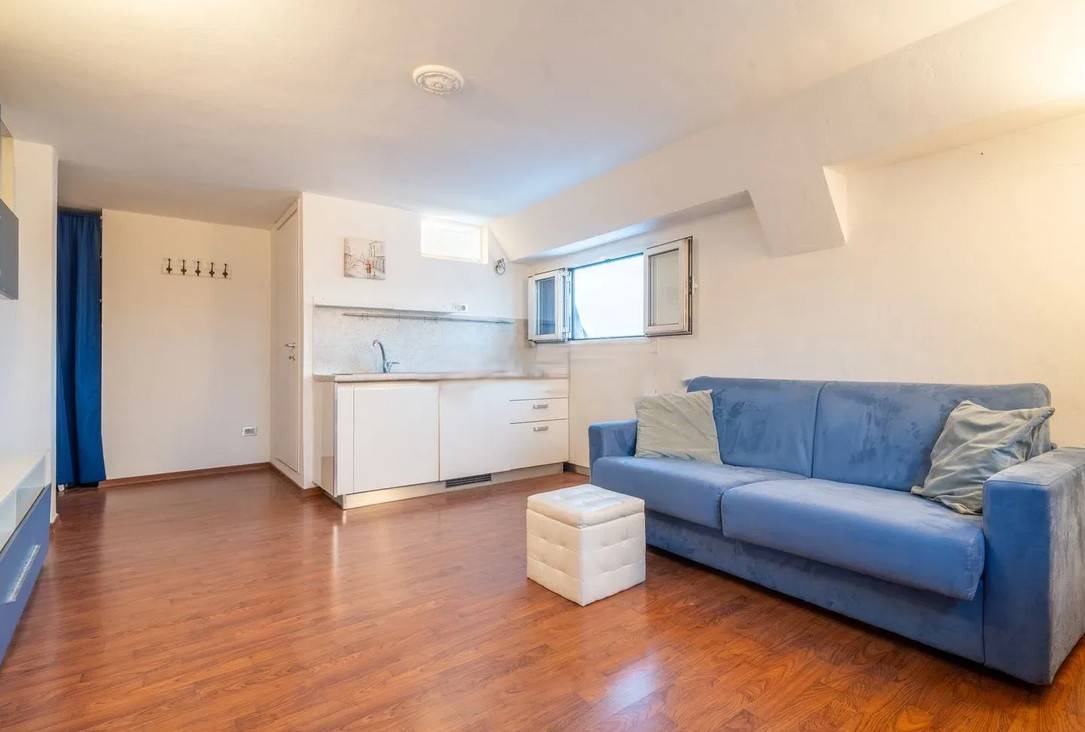 DELIZIOSO MONOLOCALE CON VISTA MOZZAFIATO SU MILANO!