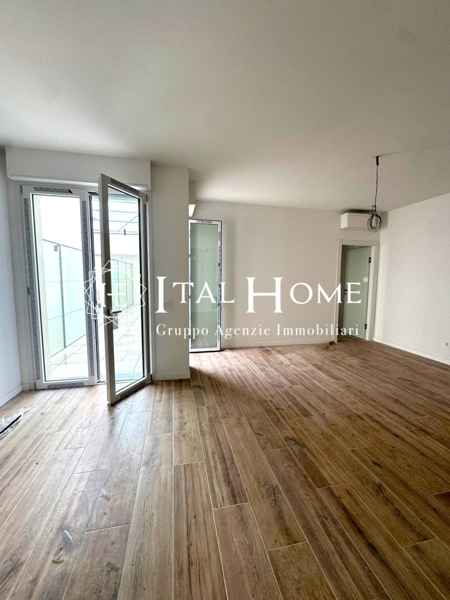 NUOVISSIMO TRILOCALE CON AMPIO TERRAZZO!
